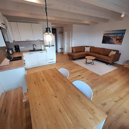 Gulfhof Wangermeer 2 Tilda 公寓
